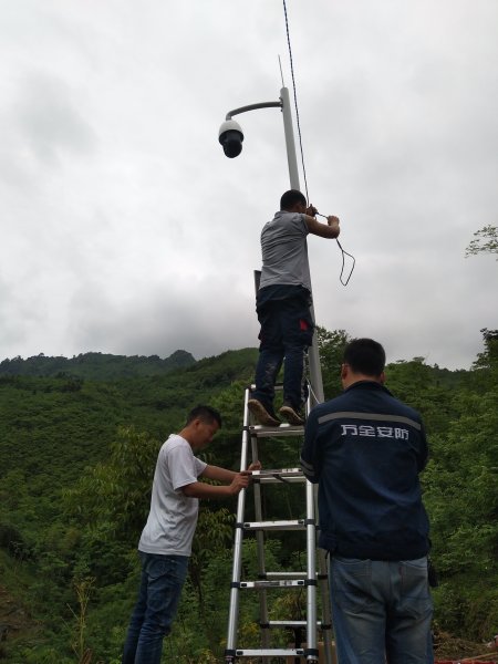 弱电工程，智能化核心，赋能商场、办公、家居，打造安全高效智慧生活。